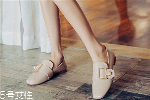 單鞋要買(mǎi)大還是買(mǎi)??？單鞋買(mǎi)大點(diǎn)還是小點(diǎn)好