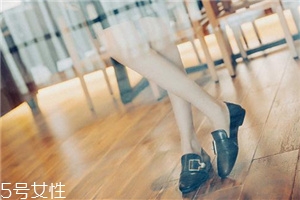 單鞋買(mǎi)大了怎么辦？單鞋買(mǎi)大了一碼處理方法