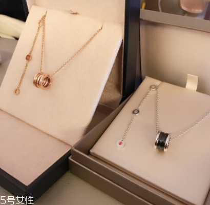 項鏈?zhǔn)屈S金還是鉑金好？項鏈買黃金還是鉑金