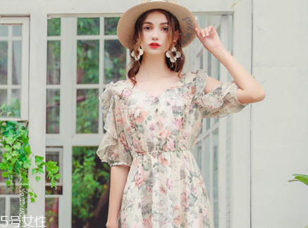 小個子女生穿什么裙子好看？小個子女生穿搭技巧