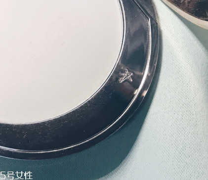 charlotte tilbury無暇極細(xì)蜜粉餅好用嗎 ct粉餅使用測評(píng)
