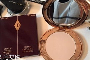 charlotte tilbury無暇極細(xì)蜜粉餅好用嗎 ct粉餅使用測(cè)評(píng)