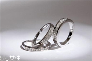 戒指可以戴右手嗎？戒指能戴在右手上嗎