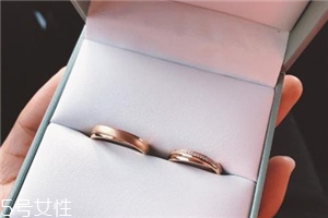 戒指應(yīng)該戴在哪個手上？戒指戴左手還是右手