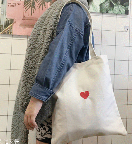 女生背什么包更甜美？適合甜美型女生的包包