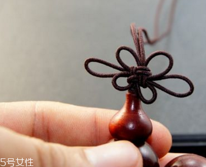 手鏈上的中國(guó)結(jié)怎么編？手鏈上的中國(guó)結(jié)編法教程