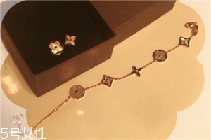 手鏈和腳鏈能同時(shí)帶嗎？手鏈和腳鏈的佩戴講究