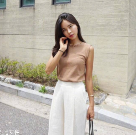 皮膚黑夏天穿什么顏色？黑皮膚適合什么顏色衣服