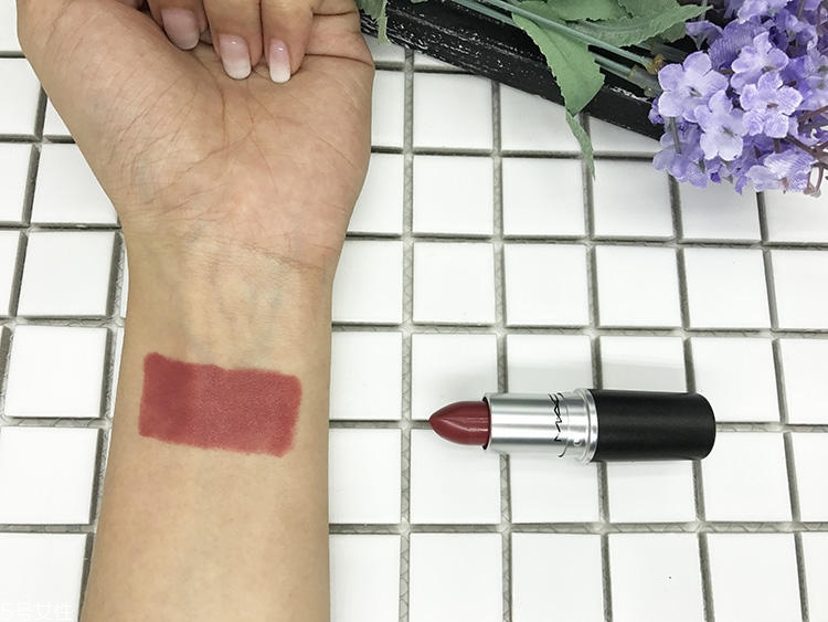 mac brick o la口紅日常嗎？mac brick o la上嘴圖