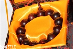 手鏈?zhǔn)裁茨绢^最好？手鏈哪種木頭比較好
