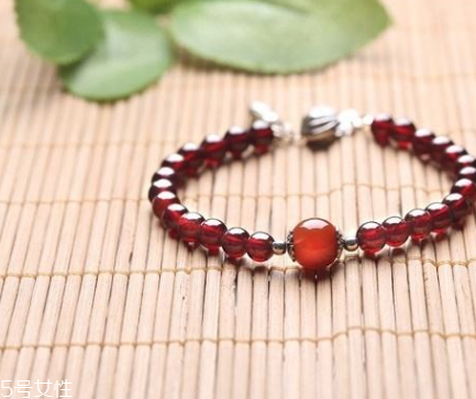 手鏈珠子單數(shù)還是雙數(shù)？手鏈珠子個(gè)數(shù)講究