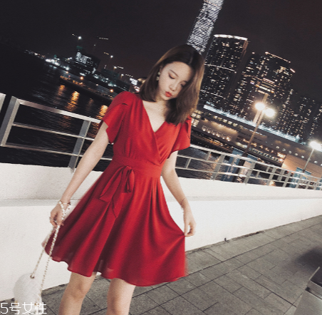 飄帶衣服怎么搭配？飄帶衣服搭配竅門