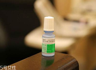 眼藥水滴眼睛有點刺痛 眼藥水滴了刺痛正常嗎？