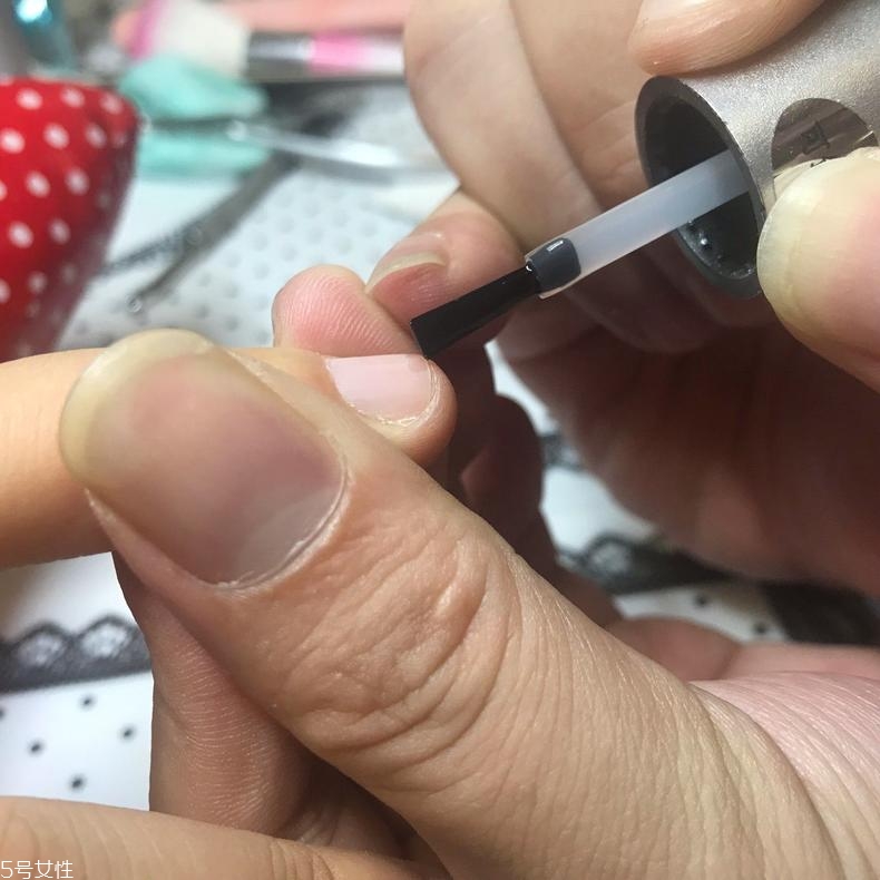 短指甲怎么上色？短指甲上色詳細步驟