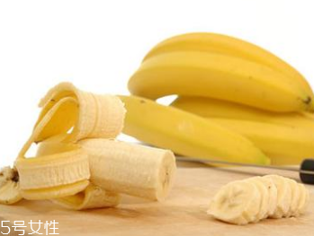 香蕉牛奶面膜用什么牛奶 六款常見(jiàn)的香蕉美白面膜