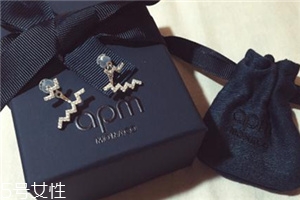 耳釘有血跡怎么清洗？耳釘上的血跡用什么洗？