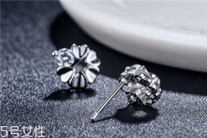 耳釘什么材質(zhì)的好？耳釘買什么材質(zhì)好？