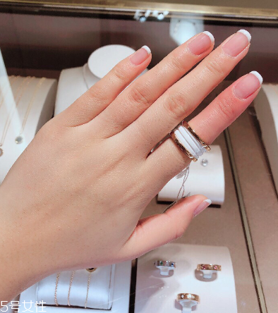 寶格麗陶瓷戒指是什么材質(zhì)？寶格麗陶瓷戒指材質(zhì)介紹