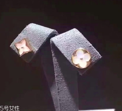 耳釘穿不過去怎么辦？耳釘卡在中間怎么處理？