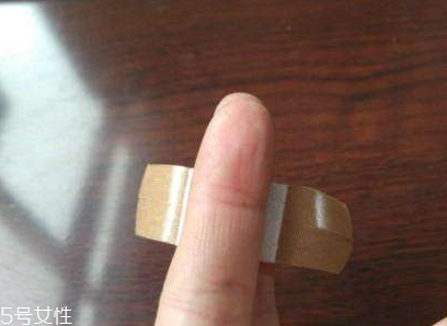 創(chuàng)可貼可以消腫嗎？創(chuàng)可貼有消腫功效嗎？