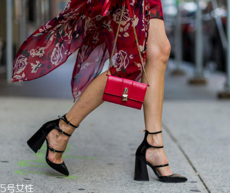 復(fù)古風(fēng)衣服配什么鞋子？復(fù)古風(fēng)搭配什么鞋子好看？