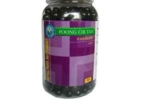 泰國風(fēng)濕丸功效與作用 泰國風(fēng)濕丸治什么?。?></p><h3>風(fēng)濕可以艾灸嗎</h3><p>風(fēng)濕可以通過艾灸治療的，灸療也是中醫(yī)外治方法之一，對風(fēng)濕性疾病有一定療效。</p><p>具體的穴位需要根據(jù)不同的病情而定，中醫(yī)將類風(fēng)濕分為行痹、熱痹，痛痹、著痹之分，不同的類型取穴也不同。</p><p>關(guān)節(jié)竄痛、游走不定為行痹，取膈俞、血海，關(guān)節(jié)酸痛重著為著痹，取足三里、商丘;關(guān)節(jié)冷痛、遇熱痛減為痛痹，取腎俞、關(guān)元;關(guān)節(jié)紅腫且脹，熱痛為主為熱痹，取大椎、曲池。</p><p style=