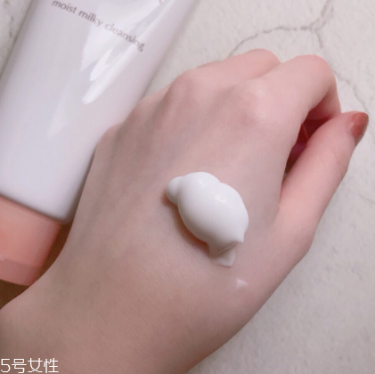 卸妝乳可以當(dāng)洗面奶用嗎？卸妝乳當(dāng)洗面奶用可以嗎？