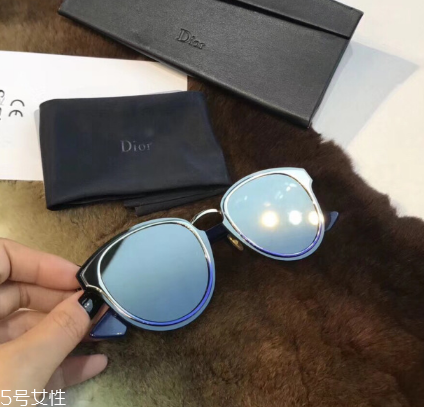 太陽鏡是玻璃鏡片嗎？太陽鏡鏡片是玻璃的嗎？