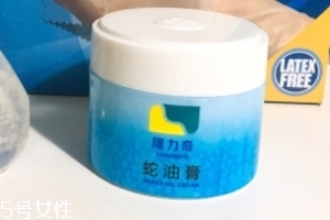 蛇油膏治腳氣嗎？腳氣可以用蛇油膏嗎？