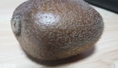 綠心獼猴桃硬的能吃嗎？硬的綠心獼猴桃能吃嗎？