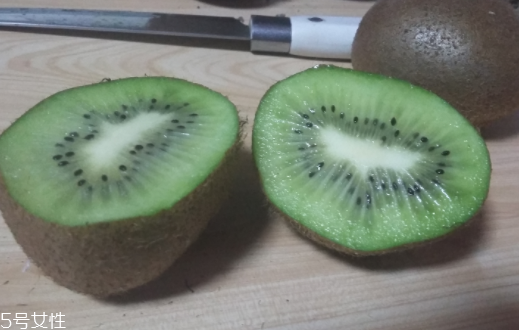 綠心獼猴桃硬的能吃嗎？硬的綠心獼猴桃能吃嗎？