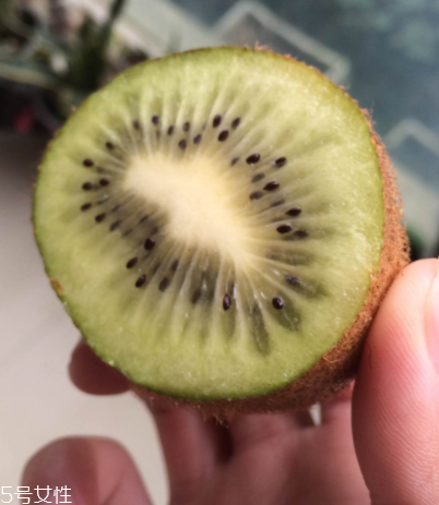 綠心獼猴桃含葉酸嗎？綠心獼猴桃里面有葉酸嗎？
