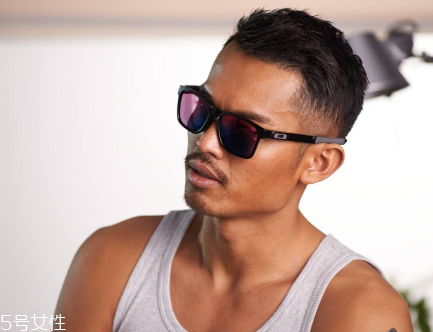 oakley眼鏡多少錢？歐克利眼鏡正品價格