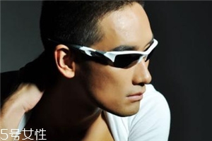 oakley眼鏡多少錢？歐克利眼鏡正品價格