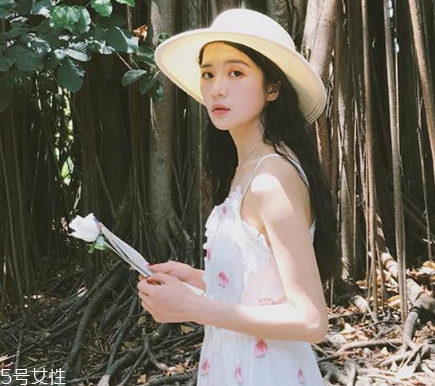 夏天拍照穿什么裙子好看？拍照適合穿什么裙子？