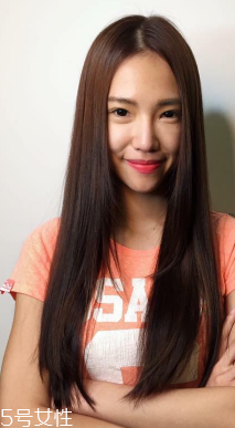 護(hù)發(fā)精油和護(hù)發(fā)乳哪個好 護(hù)發(fā)精油和護(hù)發(fā)乳怎么選
