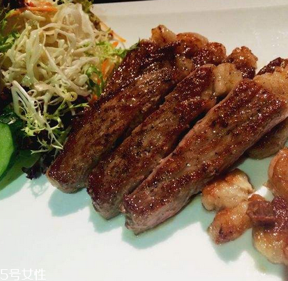 西冷牛排如何腌制肉嫩？西冷牛排腌制方法