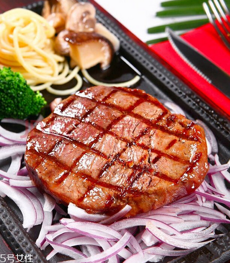 西冷牛排如何腌制肉嫩？西冷牛排腌制方法