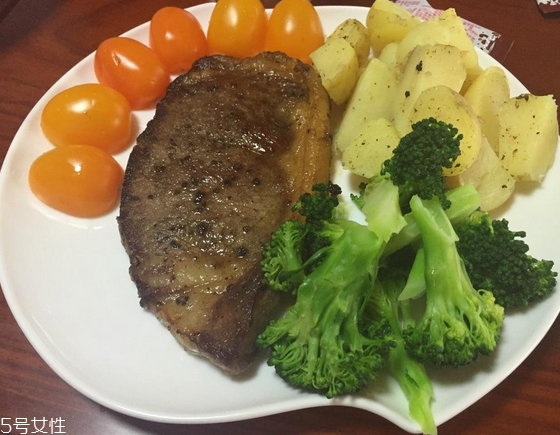 西冷牛排有肥肉嗎？西冷牛排是瘦肉嗎？