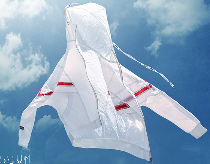 防曬衣里面穿什么？防曬衣里面怎么搭配？