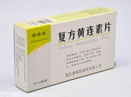 黃連素片的功效與作用 黃連素片治什么?。?></p><h3>拉肚子是黑色的是怎么回事</h3><p>消化道疾病</p><p>拉肚子是黑色的可能是消化道疾病，當我們的胃部、十二指腸、食管、胰腺以及膽道等器官有出血現(xiàn)象的時候，紅細胞當中的血紅蛋白所含的鐵質就會和硫化物發(fā)生反應，成為硫化鐵，這樣在排出大便的時候就會看到是黑色的，另外，像急性胃炎、胃潰瘍、食管靜脈曲張、腸息肉、腸套疊等也是會造成腹瀉拉黑色大便的情況。</p><p>肝病</p><p>拉肚子是黑色的還可能和肝病有一定的關系，如果患了肝硬化這種疾病，那么就很容易導致消化道出血，這樣排出的大便顏色就會是發(fā)黑的，而且當拉肚子是黑色的大便時說明疾病的情況已經是很嚴重了，身體內部可能出現(xiàn)了比較嚴重的出血現(xiàn)象了，所以肝硬化的患者如果發(fā)現(xiàn)自己拉肚子的大便是黑色的，那么要及時就醫(yī)治療了。</p><p>拉肚子是黑色的是怎么回事?通過我們的介紹，相信大家應該都清楚了拉肚子是黑色的原因了吧。除了上面介紹的這兩種情況之外，拉肚子是黑色的還和所食用的食物以及服用的藥物有關系，比如吃動物內臟、動物血等就會出現(xiàn)大便發(fā)黑。</p><p style=