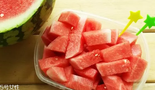 西瓜汁怎么洗掉？怎樣避免西瓜汁弄臟衣物？