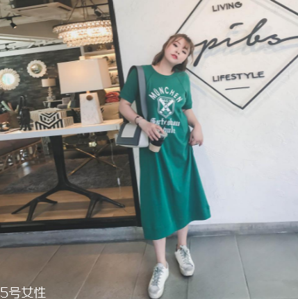 綠色連衣裙怎么搭配？綠色連衣裙搭配圖片
