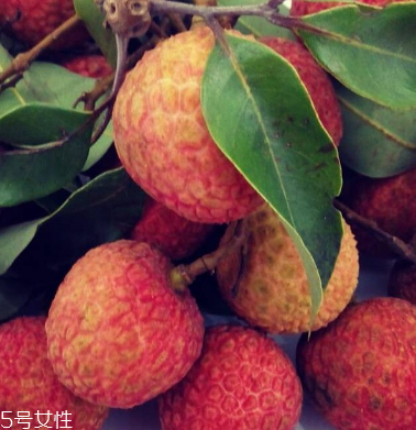 荔枝食用方法 荔枝怎么吃不上火？