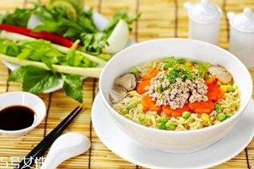 方便面加牛奶好吃嗎？牛奶方便面是黑暗料理嗎？