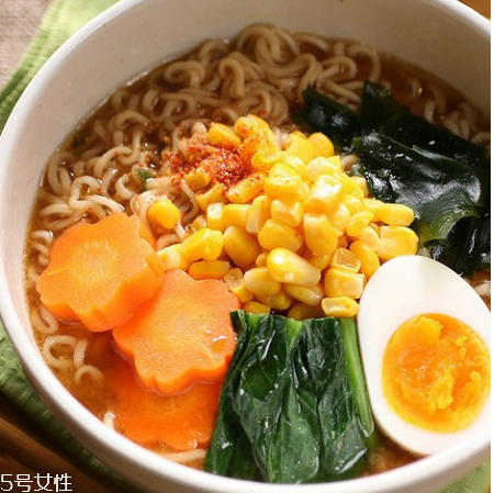 方便面加牛奶好吃嗎？牛奶方便面是黑暗料理嗎？