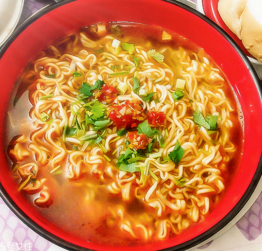 方便面和米飯哪個(gè)熱量高？方便面和米飯哪個(gè)更容易長胖？