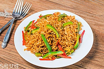 方便面是不是零食？方便面是不是發(fā)物？