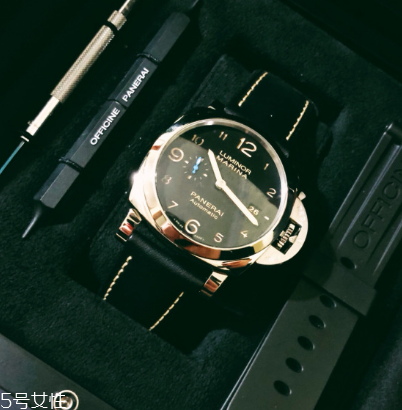 手表上弦是轉(zhuǎn)哪個方向？手表上弦是順時針還是逆時針？