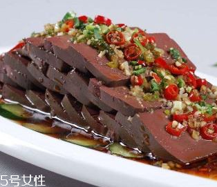 雞血弄衣服上了怎么辦？雞血洗得干凈嗎？